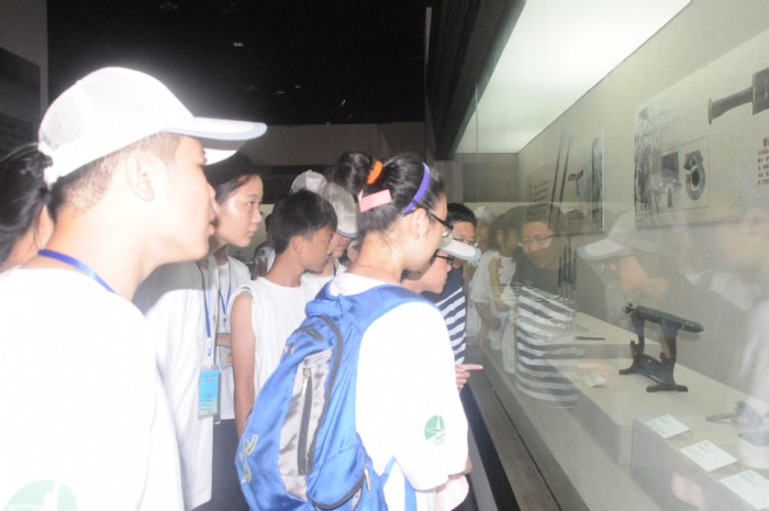 周口一高夏令营学生参观周口市博物馆