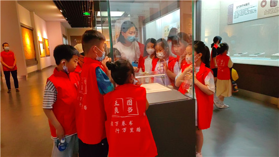 郸城县百余名中小学生走进周口市博物馆研学